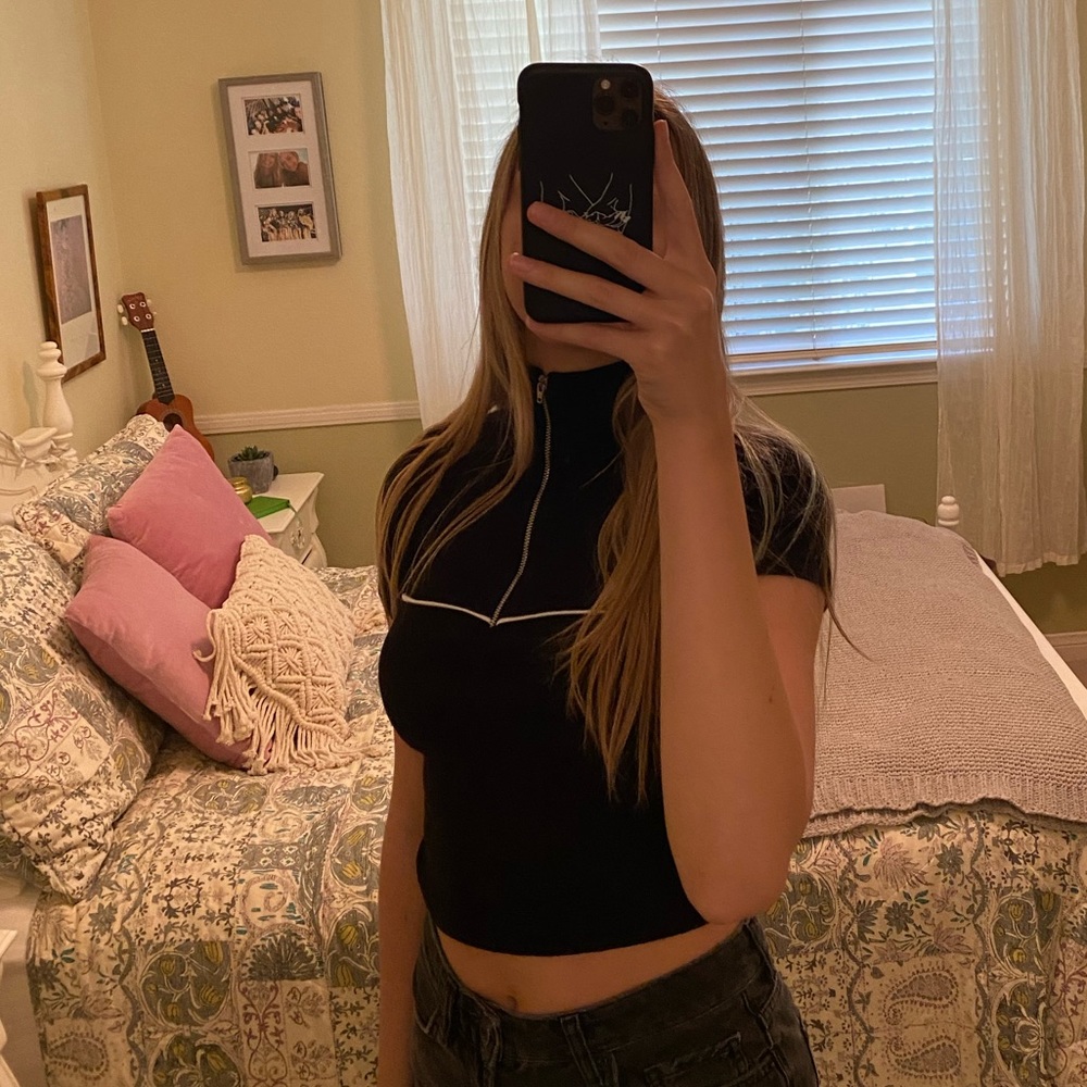 brandy melville crop top